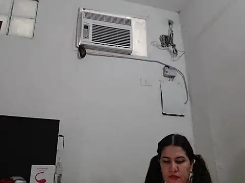 Bratzhot09 online show from 11-18-25, 01:03