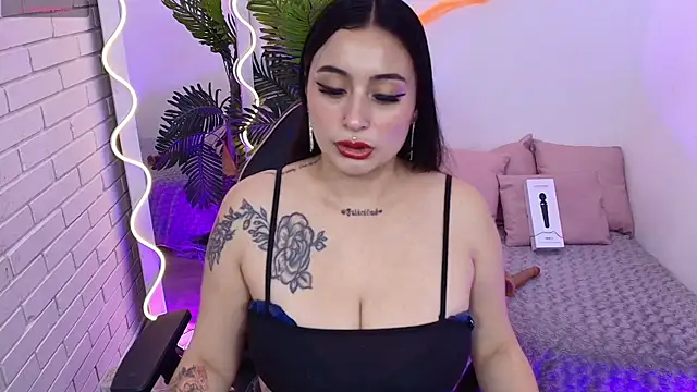 Snapshot of Darling_tay chatting on 10-18-25, 02:57 Darling tay online show from 10-18-25, 02:57