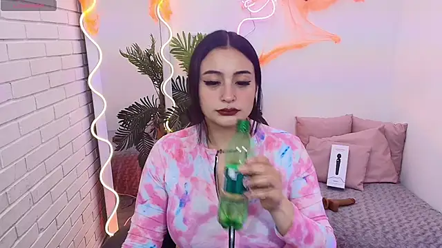 Snapshot of Darling_tay chatting on 10-20-25, 03:30 Darling tay online show from 10-20-25, 03:30