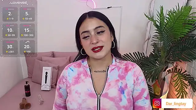 Snapshot of Darling_tay chatting on 10-01-25, 03:11 Darling tay online show from 10-01-25, 03:11