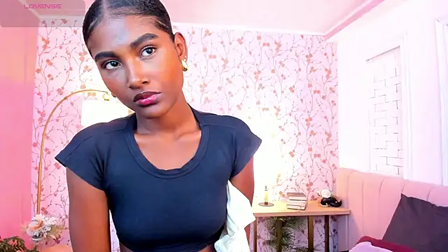 Snapshot of halleylorens chatting on 06-17-26, 07:13 halleylorens online show from 06-17-26, 07:13