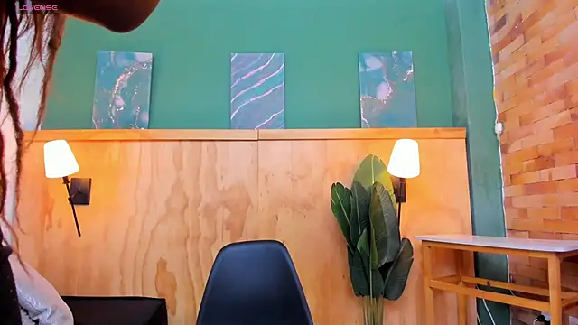 halleylorens online show from 04-17-26, 07:28