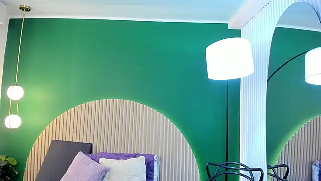 halleylorens online show from 12-05-25, 07:12