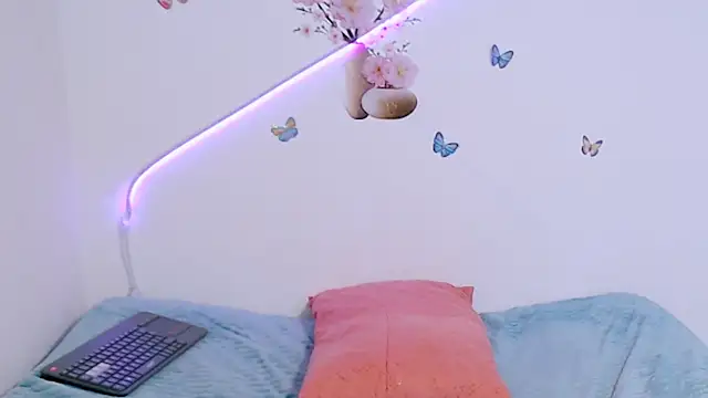 angelyxs online show from 10-21-25, 08:19