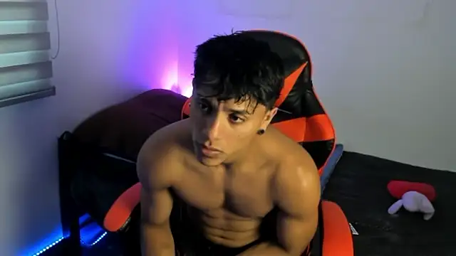 Snapshot of ZYZZ1312 chatting on 06-06-26, 08:47 ZYZZ1312 online show from 06-06-26, 08:47