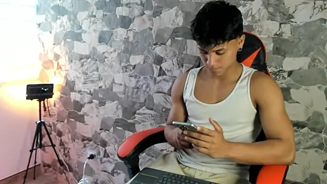 ZYZZ1312 online show from 06-26-26, 06:58