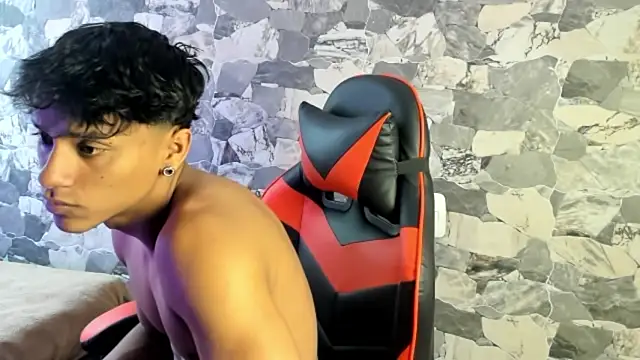 Snapshot of ZYZZ1312 chatting on 05-11-26, 08:17 ZYZZ1312 online show from 05-11-26, 08:17