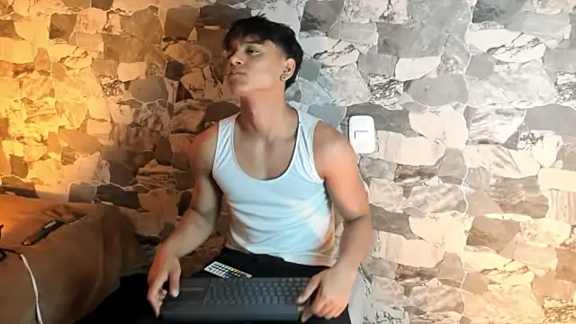 ZYZZ1312 online show from 04-01-26, 04:25