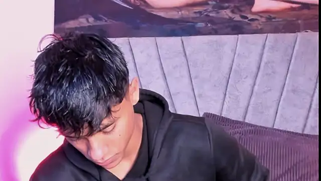 ZYZZ1312 online show from 10-31-25, 06:04