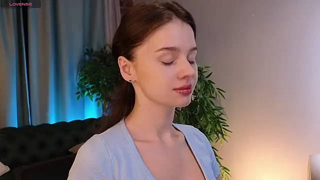 Olivia Farrell online show from 11-24-25, 12:38