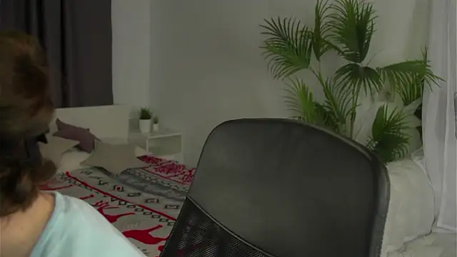 Snapshot of Olivia_Farrell chatting on 02-04-26, 12:55 Olivia Farrell online show from 02-04-26, 12:55