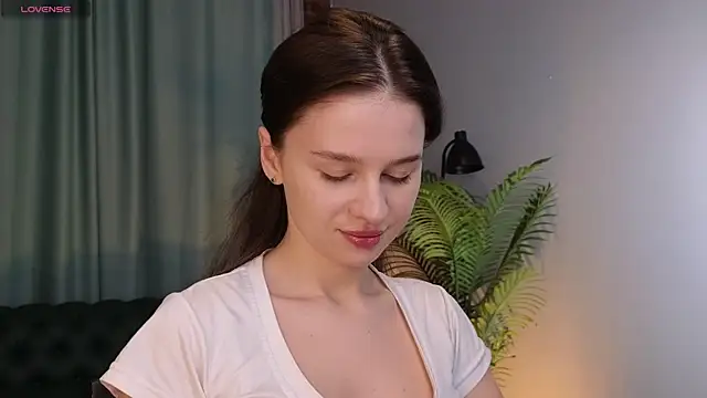 Olivia Farrell online show from 11-07-25, 01:15