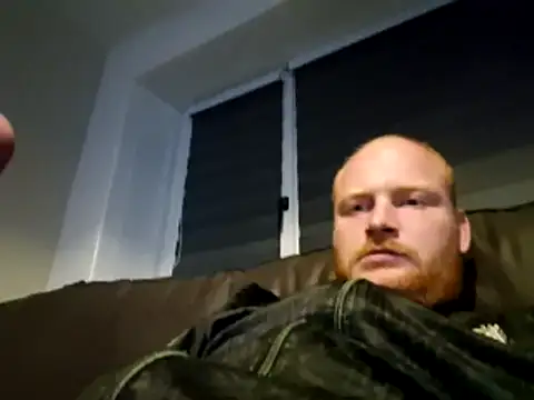 Snapshot of svenni2525 chatting on 10-17-25, 12:14 svenni2525 online show from 10-17-25, 12:14