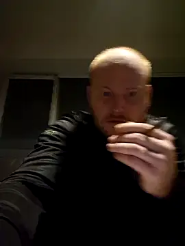 Snapshot of svenni2525 chatting on 10-15-25, 10:51 svenni2525 online show from 10-15-25, 10:51
