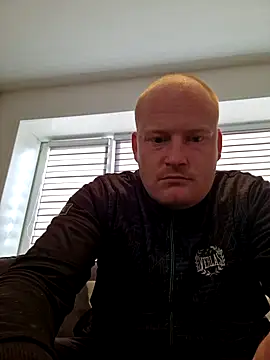 Snapshot of svenni2525 chatting on 09-28-25, 03:30 svenni2525 online show from 09-28-25, 03:30