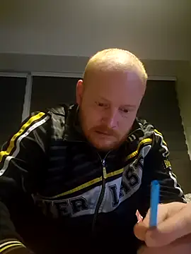Snapshot of svenni2525 chatting on 10-19-25, 03:53 svenni2525 online show from 10-19-25, 03:53