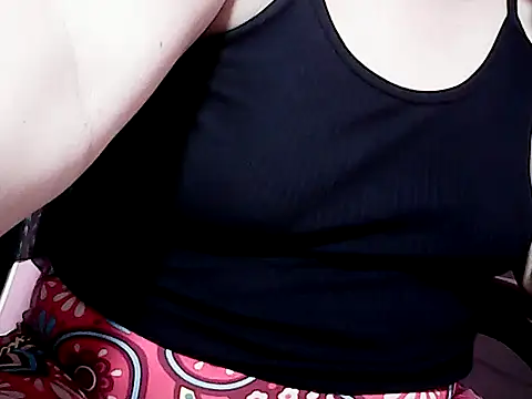 Snapshot of MistressGwennxx chatting on 07-13-26, 10:58 MistressGwennxx online show from 07-13-26, 10:58