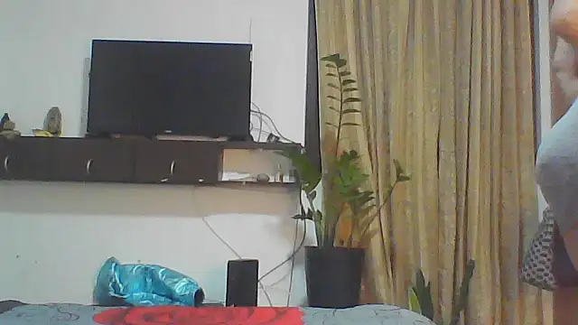 naiaratobon   online show from 10-24-25, 03:38