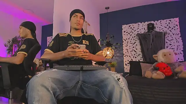 Snapshot of Adonis_WB chatting on 10-16-25, 08:06 Adonis WB online show from 10-16-25, 08:06