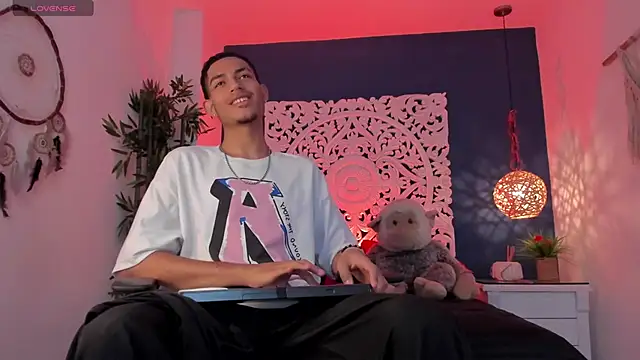 Snapshot of Adonis_WB chatting on 10-03-25, 09:27 Adonis WB online show from 10-03-25, 09:27