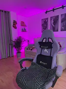 paula boom online show from 12-16-25, 03:44