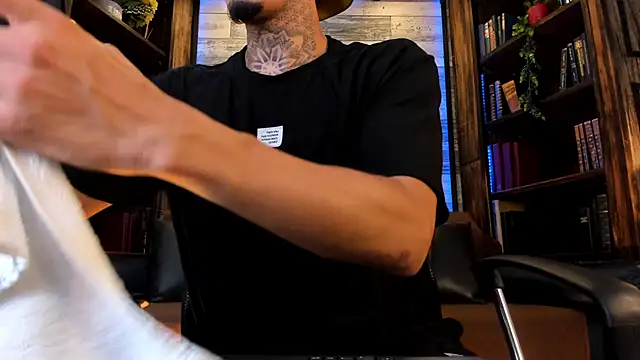 Donovan Desmond online show from 03-08-26, 03:32