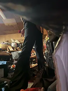 Snapshot of Tlynn chatting on 09-10-25, 02:16 Tlynn online show from 09-10-25, 02:16