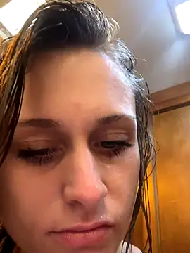 Snapshot of Tlynn chatting on 09-29-25, 02:44 Tlynn online show from 09-29-25, 02:44