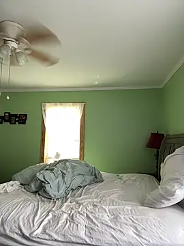 Snapshot of Tlynn chatting on 09-13-25, 06:41 Tlynn online show from 09-13-25, 06:41