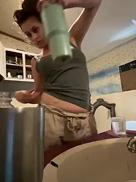 Snapshot of Tlynn chatting on 09-08-25, 04:50 Tlynn online show from 09-08-25, 04:50