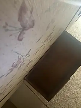 Snapshot of Tlynn chatting on 09-24-25, 01:24 Tlynn online show from 09-24-25, 01:24