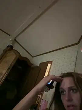 Snapshot of Tlynn chatting on 09-14-25, 09:15 Tlynn online show from 09-14-25, 09:15