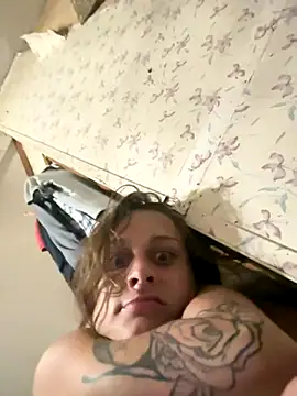 Snapshot of Tlynn chatting on 09-23-25, 03:46 Tlynn online show from 09-23-25, 03:46