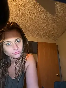 Snapshot of Tlynn chatting on 09-28-25, 12:01 Tlynn online show from 09-28-25, 12:01