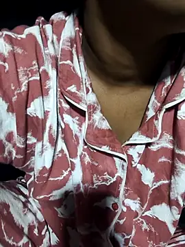 Snapshot of srav43 chatting on 02-18-26, 03:26 srav43 online show from 02-18-26, 03:26