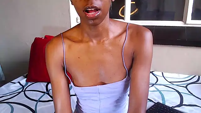 PetiteEbonyBabe online show from 09-26-25, 07:37