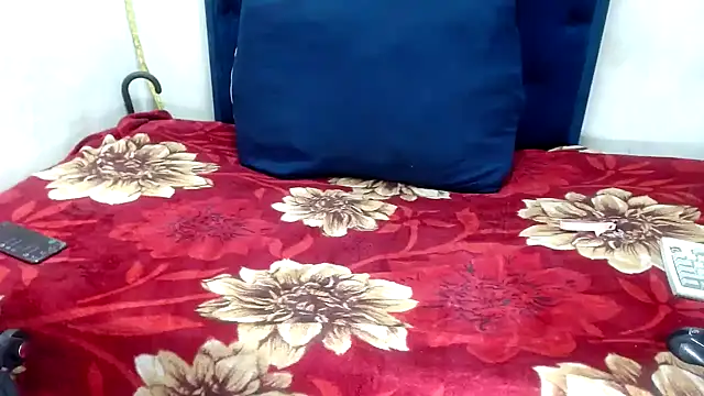 BUNNYCHOWX28 online show from 10-12-25, 08:32