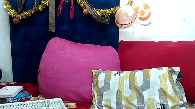 BUNNYCHOWX28 online show from 12-18-25, 09:07