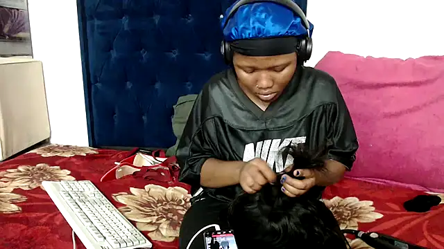 BUNNYCHOWX28 online show from 01-12-26, 08:47