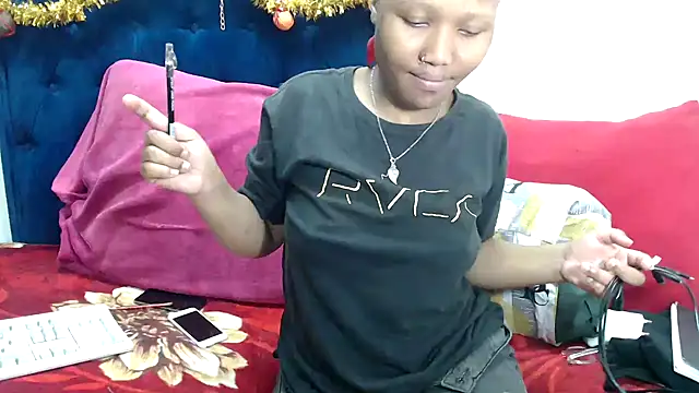 BUNNYCHOWX28 online show from 12-20-25, 09:06