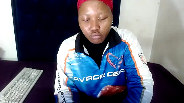 BUNNYCHOWX28 online show from 11-17-25, 12:53