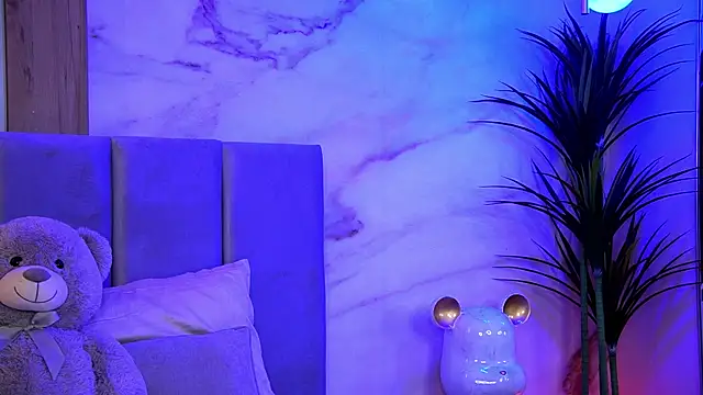 EllyLynn online show from 10-15-25, 07:33