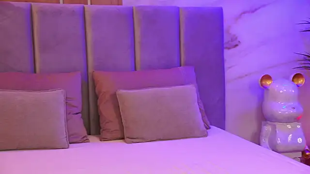 EllyLynn online show from 01-12-26, 08:15