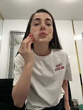 EllyLynn online show from 04-13-26, 05:28