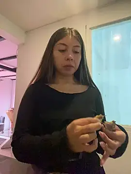 Sara-cooper2 online show from 06-17-26, 02:38
