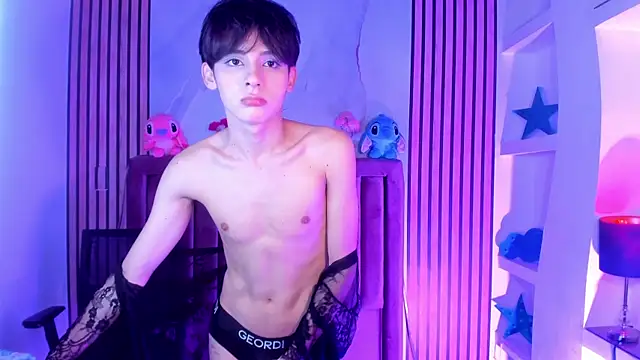 MathiasGreen  online show from 12-05-25, 03:05