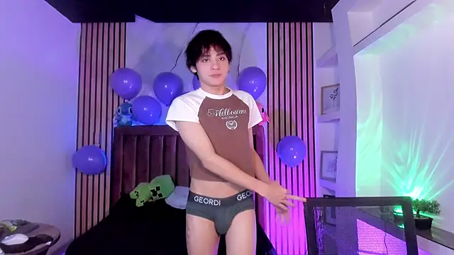 MathiasGreen  online show from 02-07-26, 03:03