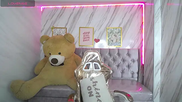 Eilyn love b online show from 09-18-25, 12:52