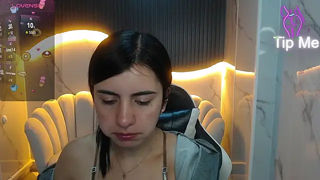 Eilyn love b online show from 10-13-25, 12:51