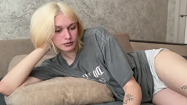 Snapshot of evelina228 chatting on 09-09-25, 07:07 evelina228 online show from 09-09-25, 07:07